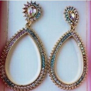 Christian Siriano Gem Drop earrings new in box. Nonsmoking home.